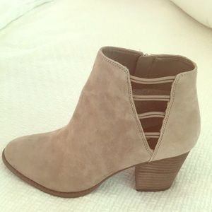 NEW in BOX Jessica Simpson Yasma Ankle Boot (9.5)